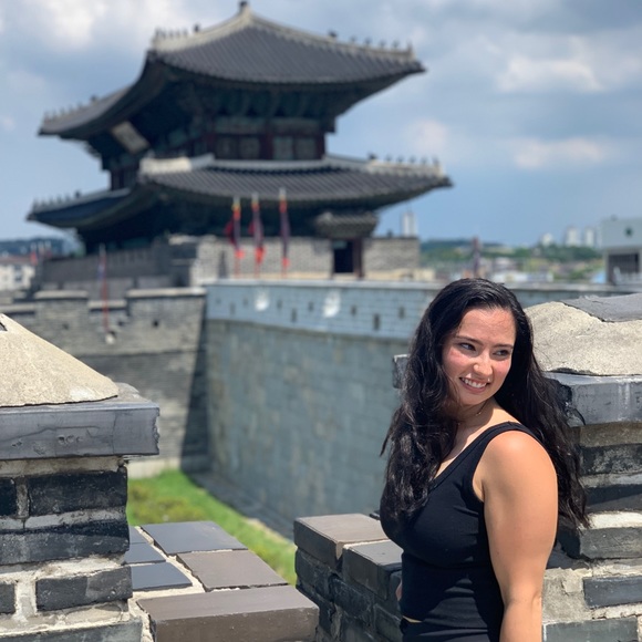 Meet your Posher, Dominique - Picture 2 of 5